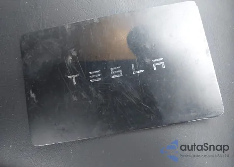 2023 Tesla Model Y Awd/Long Range Dual Motor All-Wheel Drive z USA, uszkodzony, nr VIN 7SAYGDEE6PF742993